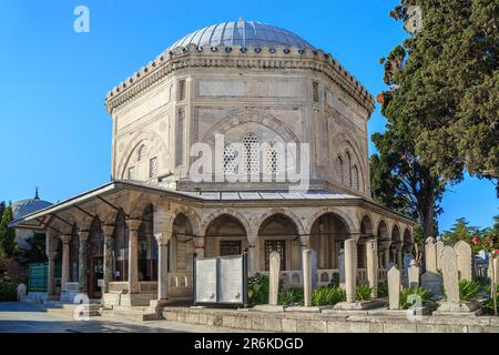 ISTANBUL, TÜRKEI - 14. SEPTEMBER 2017: Dies ist das Mausoleum von Sultan Suleiman dem herrlichen auf dem Friedhof in der Nähe der Suleymaniye-Moschee. Stockfoto