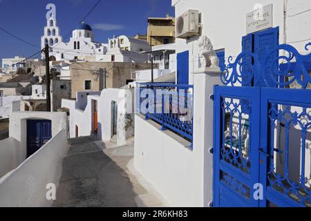 Agia Theodosia, Pyrgos, alte Inselhauptstadt, Santorin, Kykladen, Griechenland Stockfoto