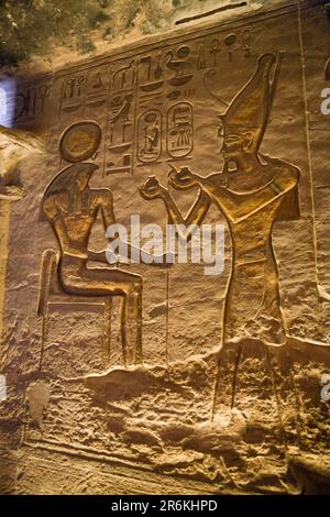 Relief, Abu Simbel, Nubia, kleiner Tempel der Hathor, Nefertari, Ägypten Stockfoto