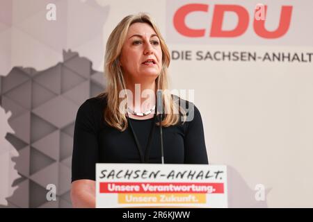 10. Juni 2023, Sachsen-Anhalt, Möckern: Die Politikwissenschaftlerin Alexandra Mehnert spricht auf der Staatsvertreterversammlung der CDU Sachsen-Anhalt. Mehnert, ein Politikwissenschaftler, wird bei den Europawahlen 2024 der Top-Kandidat für die CDU Sachsen-Anhalt sein. Sie hat sich in einer Zusammenfassung für Listenposition 1 durchgesetzt. Foto: Peter Gercke/dpa-Zentralbild/dpa Credit: dpa Picture Alliance/Alamy Live News Stockfoto