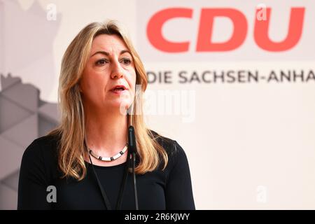 10. Juni 2023, Sachsen-Anhalt, Möckern: Die Politikwissenschaftlerin Alexandra Mehnert spricht auf der Staatsvertreterversammlung der CDU Sachsen-Anhalt. Mehnert, ein Politikwissenschaftler, wird bei den Europawahlen 2024 der Top-Kandidat für die CDU Sachsen-Anhalt sein. Sie hat sich in einer Zusammenfassung für Listenposition 1 durchgesetzt. Foto: Peter Gercke/dpa-Zentralbild/dpa Credit: dpa Picture Alliance/Alamy Live News Stockfoto