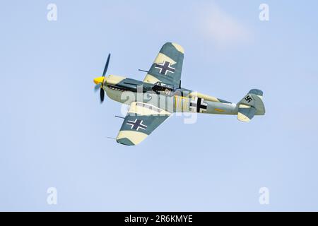 1949 Hispano HA-112 MIL Buchon „G-AWHK“ in Flugzeugen in Shuttleworth Around the World Airshow am Old Warden Aerodrome am 4. Juni 2023. Stockfoto