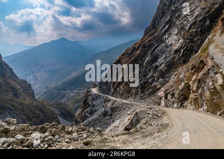 Autobahn durch den Himalaya nach Jomsom, Nepal, Asien Stockfoto