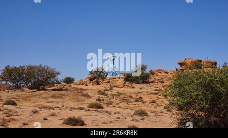 Tafraoute, Marokko - 05 17 2016: Die berühmten farbenfrohen Felsen in der Nähe von Tafraoute im Anti-Atlas-Gebirge Marokkos sind ein beliebtes Reiseziel Stockfoto