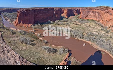 Blick auf den Tunnel Canyon im Canyon De Chelly vom Tseyi Overlook, Arizona, Vereinigte Staaten von Amerika, Nordamerika Stockfoto