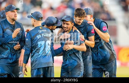 Derbyshires Spieler feiern ein Wicket in einem Vitalitätsspiel T20 gegen Nottinghamshire Outlaws. Stockfoto