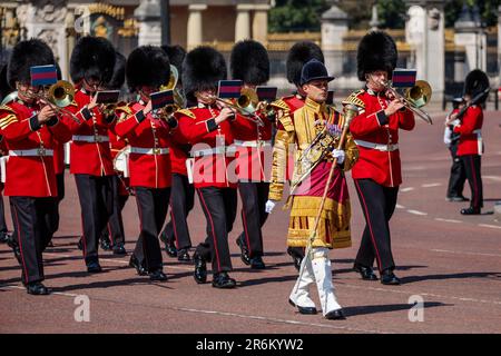 The Mall, London, Großbritannien. 10. Juni 2023 "Der Bericht des Oberst". Die Band der Schotten Wachen, Fußwärter in der Haushaltsabteilung. Trooping the Colour vom Colonel des Regiments geprüft, ist der Colonels Review die zweite Probe für die Trooping the Colour Parade, die am 17. Juni 2023 stattfindet. Foto: Amanda Rose/Alamy Live News Stockfoto