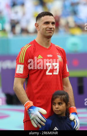 Lusail, Katar, 22. November 2022. Argentinische Spieler singen das Nationallied während des Spiels zwischen der argentinischen Nationalmannschaft und der Saudi-Arabien-Nationalmannschaft Stockfoto
