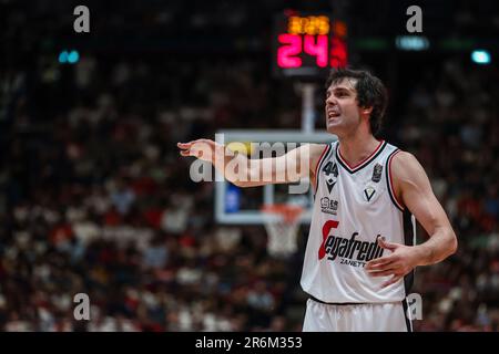 Milos Teodosic #44 von Virtus Segafredo Bologna reagiert während der LBA Lega Basket A Finals 2023 Game 1 zwischen dem EA7 Emporio Armani Milan und Virtus Segafredo Bologna im Mediolanum Forum. Endstand: Milano 92:82 Virtus Bologna. Stockfoto