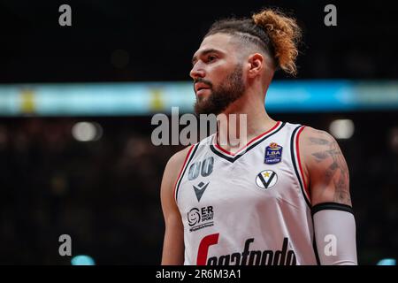 Isaia Cordinier Nr. 00 von Virtus Segafredo Bologna gesehen während der LBA Lega Basket A Finals 2023 Spiel 1 zwischen EA7 Emporio Armani Mailand und Virtus Segafredo Bologna im Mediolanum Forum. Endstand: Milano 92:82 Virtus Bologna. Stockfoto