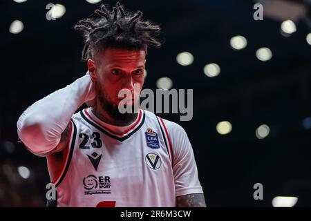 Daniel Hackett Nr. 23 von Virtus Segafredo Bologna gesehen während der LBA Lega Basket A Finals 2023 Spiel 1 zwischen EA7 Emporio Armani Mailand und Virtus Segafredo Bologna im Mediolanum Forum. Endstand: Milano 92:82 Virtus Bologna. Stockfoto