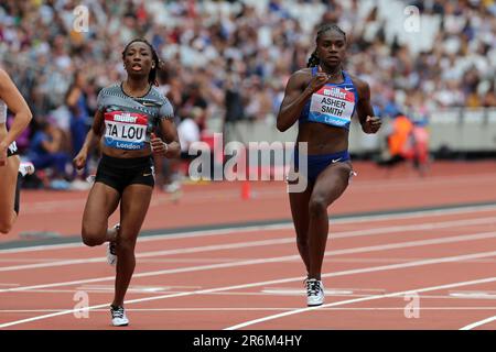 Dina ASHER-SMITH (Großbritannien), Marie-Josée TA LOU (Côte d'Ivoire, Elfenbeinküste) überqueren die Ziellinie in der Women's 100m Heat 2 bei der 2019, IAAF Diamond League, Jubiläumsspiele, Queen Elizabeth Olympic Park, Stratford, London, Großbritannien. Stockfoto