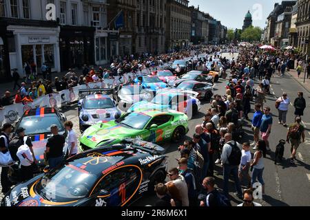 Edinburgh Scotland, Vereinigtes Königreich, 10. Juni 2023. Hochleistungsautos versammeln sich in der George Street zur Gumball 3000 European Tour. Live-Nachrichten von sst/alamy Stockfoto