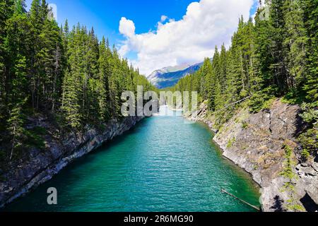 Malerischer Blick auf den Stewart Canyon am Lake Minnewanka in der Nähe von Banff in den Kanadischen rockies Stockfoto