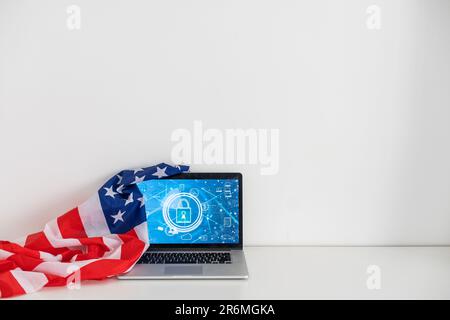 Cybersicherheit und Netzwerkschutz mit Experten für Cybersicherheit, die an einem sicheren Internetzugriff arbeiten, um den Server vor Cyberkriminalität zu schützen. Stockfoto
