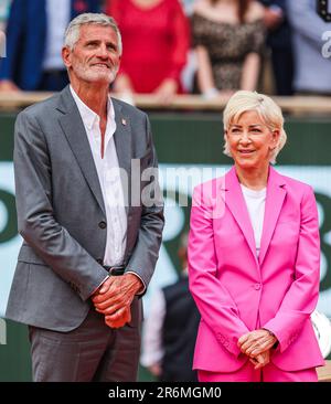 Paris, Frankreich. 10. Juni 2023. Gilles Moretton und Chris Evert beim French Open Grand Slam Tennis Turnier 2023 in Roland Garros, Paris, Frankreich. Frank Molter/Alamy Live-Nachrichten Stockfoto