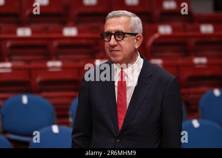 Mailand, Italien. 09. Juni 2023. Italien, Mailand, juni 9 2023: Christos Stavropoulos (General Manager von Armani) beim Warm Up about Basketball Game EA7 Emporio Armani Milan vs Virtus Segafredo Bologna, Final game1 Playoff LBA 2022-2023 (Foto: Fabrizio Andrea Bertani/Pacific Press/Sipa USA). Kredit: SIPA USA/Alamy Live News Stockfoto