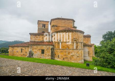 Stiftskirche. San Martin de Castañeda, Kantabrien, Spanien. Stockfoto