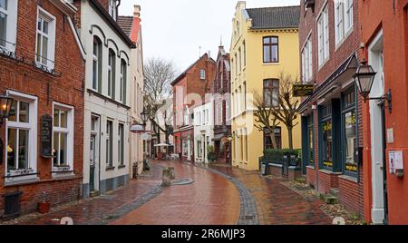 Leer, Deutschland - Januar 29 2023, der Altstadtteil in leer. Die Straße heißt Rathausstraße Stockfoto