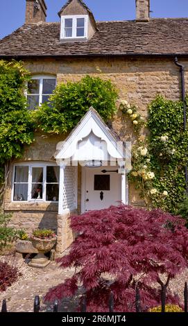 Lower Slaughter Cottage, Cotswold, traditionelles, aus Stein gebautes, malerisches Cottage House, England, Großbritannien, Stockfoto