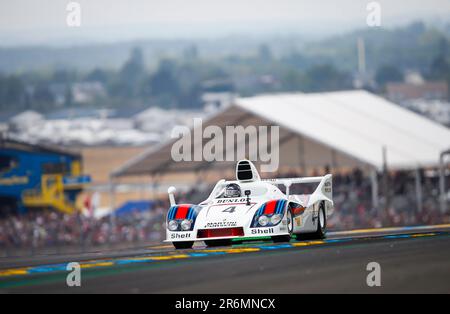 Le Mans, Frankreich. 10. Juni 2023. Porsche 936, gefahren von Jacky Ickx, Hurley Haywood und Jurgen Barth, Gewinner von Le Mans 1977 während der Parade vor den 24 Stunden von Le Mans 2023 auf dem Circuit des 24 Heures du Mans vom 10. Bis 11. Juni 2023 in Le Mans, Frankreich – Foto Joao Filipe/DPPI Kredit: DPPI Media/Alamy Live News Stockfoto