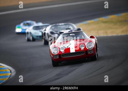 Le Mans, Frankreich. 10. Juni 2023 Ferrari 250 LM gefahren von Jochen Rindt und Masten Gregory, Gewinner von Le Mans 1965 während der Parade vor den 24 Stunden von Le Mans 2023 auf dem Circuit des 24 Heures du Mans vom 10. Bis 11. Juni 2023 in Le Mans, Frankreich - Foto: Joao Filipe/DPPI/LiveMedia Credit: Unabhängige Fotoagentur/Alamy Live News Stockfoto