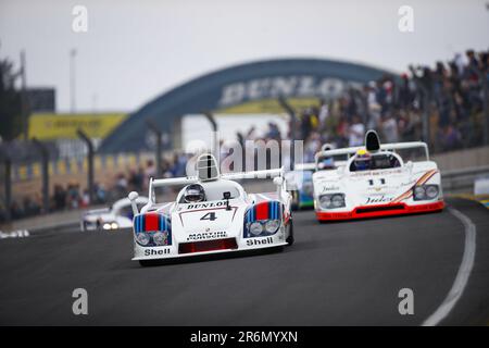 Le Mans, Frankreich. 10. Juni 2023 Porsche 936 gefahren von Jacky Ickx, Hurley Haywood und Jurgen Barth, Gewinner von Le Mans 1977 während der Parade vor den 24 Stunden von Le Mans 2023 auf dem Circuit des 24 Heures du Mans vom 10. Bis 11. Juni 2023 in Le Mans, Frankreich - Foto: Joao Filipe/DPPI/LiveMedia Credit: Unabhängige Fotoagentur/Alamy Live News Stockfoto