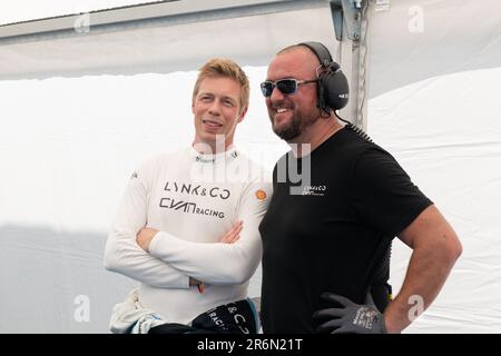 Vallelunga Circuit, Rom, Italien 11 2023. Juni - TCR Italy Festival, TCR World Tour, Qualifizierung. Thed Björk (SWE), vor der Qualifikationsrunde in der Koppel. Foto: Fabio Pagani/Alamy Live News Stockfoto