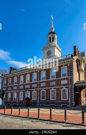 Independence Hall im sonnigen Teil Philadelphias, Pennsylvania, USA. Stockfoto