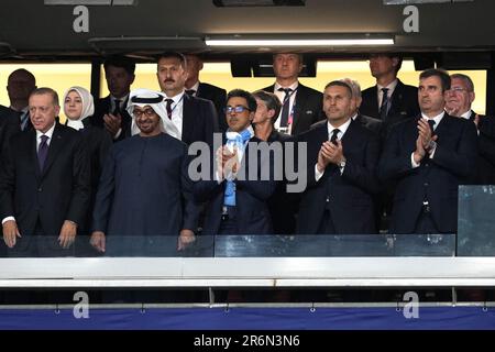 Der türkische Premierminister Recep Tayyip Erdogan (links), der Eigentümer von Manchester City, Scheich Mansour bin Zayed bin Sultan Al Nahyan (Mitte), der Vorsitzende Khaldoon Khalifa Al Mubarak und CEO Ferran Soriano (rechts) vor dem Endspiel der UEFA Champions League im Olympiastadion Atatürk, Istanbul. Foto: Samstag, 10. Juni 2023. Stockfoto