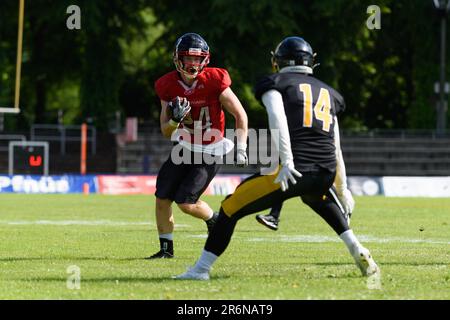 München, Deutschland. 10. Juni 2023. München, Deutschland, Juli 10. 2023: Thomas Jones (24 Saarland Hurricanes) läuft mit dem Ball während des Erima GFL-Spiels zwischen den Münchner Cowboys und den Saarland Hurricanes in Dantestadion, München. (Sven Beyrich/SPP) Kredit: SPP Sport Press Photo. Alamy Live News Stockfoto