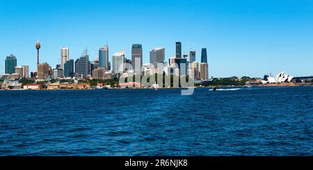 Stadtbild von Sydney im Darling Harbour mit hohen Bürogebäuden und Wolkenkratzern, Sydney, New South Wales, Australien Stockfoto