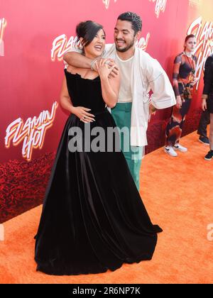 9. Juni 2023 - Hollywood, Kalifornien - Annie Gonzalez, Bobby Soto. Suchscheinwerfer Picturesâ€™ „Flamin' Hot“ Sonderbild auf der Hollywood Post 43. Stockfoto