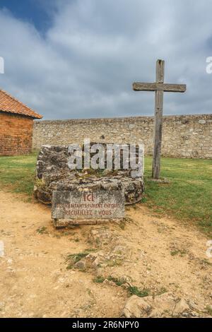 Die alten Ruinen der Stadt Oradour-sur-Glane in Frankreich. Stockfoto