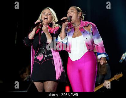 9. Juni 2023 - Nashville, Tennessee; USA - Singer ELLE K ING tritt zusammen mit MIRANDA LAMBERT live im Nissan Stadium auf, als Teil des CMA Music Festivals 2023 in der Innenstadt von Nashville stattfand. Copyright 2023 Jason Moore. (Kreditbild: © Jason Moore/ZUMA Press Wire) NUR REDAKTIONELLE VERWENDUNG! Nicht für den kommerziellen GEBRAUCH! Stockfoto