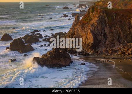 Coastal Magic, Eine kleine Bucht entlang der Sonoma Coast, Kalifornien Stockfoto