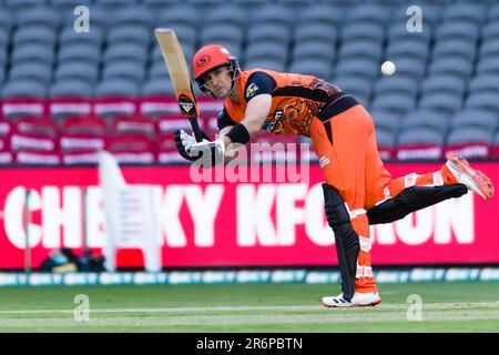 MELBOURNE, AUSTRALIEN - 19. JANUAR: Liam Livingstone von Perth Scorchers schlägt am 19. Januar 2020 im Marvel Stadium in Melbourne, Australien, beim Cricket-Spiel der Big Bash League zwischen Perth Scorchers und Brisbane Heat den Ball. Stockfoto