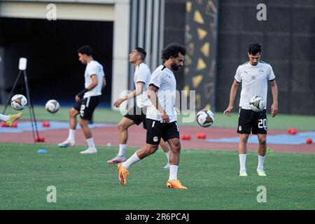 Kairo, Ägypten. 10. Juni 2023. Der ägyptische Fußballnationalspieler Mohamed Salah (2. R) nimmt am 10. Juni 2023 an einer Trainingssitzung für die Qualifikation des Africa Cup of Nations 2023 in Kairo, Ägypten, Teil. Kredit: Ahmed Gomaa/Xinhua/Alamy Live News Stockfoto