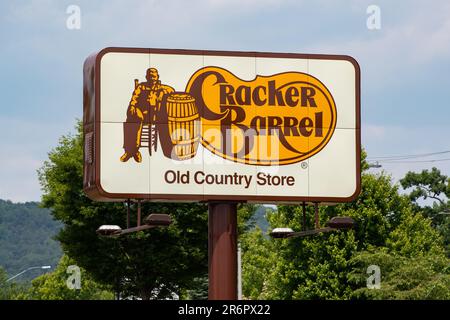 Muncy, Usa. 10. Juni 2023. Das Cracker Barrel Old Country Store Logo ist vor dem Restaurant im Lycoming Crossing Shopping Center zu sehen. Kredit: SOPA Images Limited/Alamy Live News Stockfoto