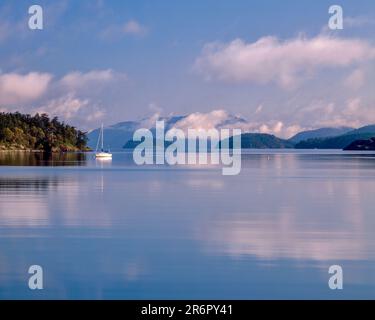 Segelboot, Mud Bay, Lopez Island, San Juan Islands, Washington Stockfoto