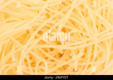 Ein Hintergrund der Nahaufnahme von Pasta capelli d angelo. Stockfoto