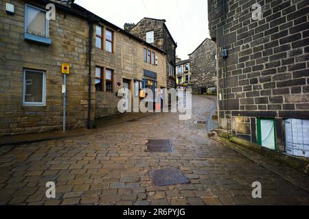 Allgemeiner Blick auf die Hauptstraße des Dorfes Heptonstall in Yorkshire Stockfoto