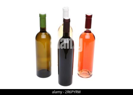 Vier Flaschen Wein von verschiedenen Arten auf dem weißen Hintergrund. Stockfoto