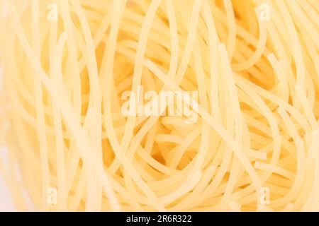 Ein Hintergrund der Nahaufnahme von Pasta capelli d angelo. Stockfoto