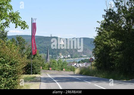 Straße nach Rhens mit Blick auf Braubach Stockfoto