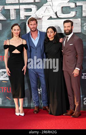 Olga Kostjantyniwna Kurylenko, Chris Hemsworth, Golshifteh Farahani auch Rahavard Farahani und Sam Hargrave besuchen Tyler Rake 2 Premiere Berlin Stockfoto