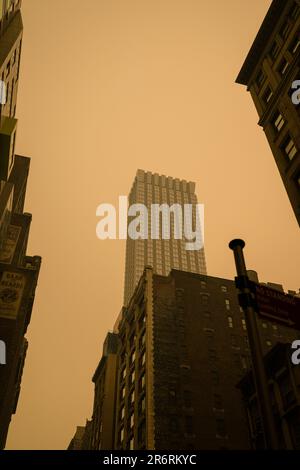 Gefährliche Luftqualität in New York City durch kanadische Waldbrände, 7. Juni 2023. Stockfoto