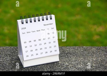 Tischkalender für November 2024 mit anpassbarem Platz für Text. Kalenderkonzept und Kopierbereich Stockfoto