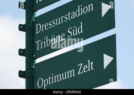 Balve, Deutschland. 11. Juni 2023. Reitsport: Deutsche Meisterschaft, Dressur. „Dressage Stadium“ steht auf einem Schild am Veranstaltungsort. Kredit: Friso Gentsch/dpa/Alamy Live News Stockfoto
