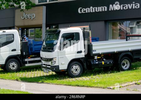 OSTRAVA, TSCHECHISCHE REPUBLIK - 5. MAI 2023: Mitsubishi Canter Fuso 3515 Leichtlaster beim Händler Stockfoto